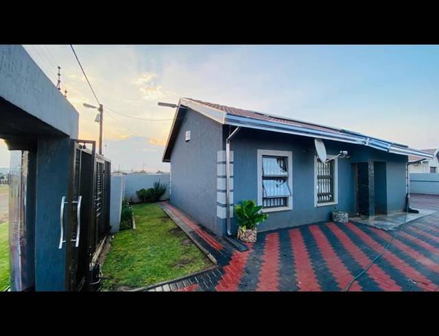 3 BEDROOM HOUSE FOR SALE IN BEVERLY HILLS